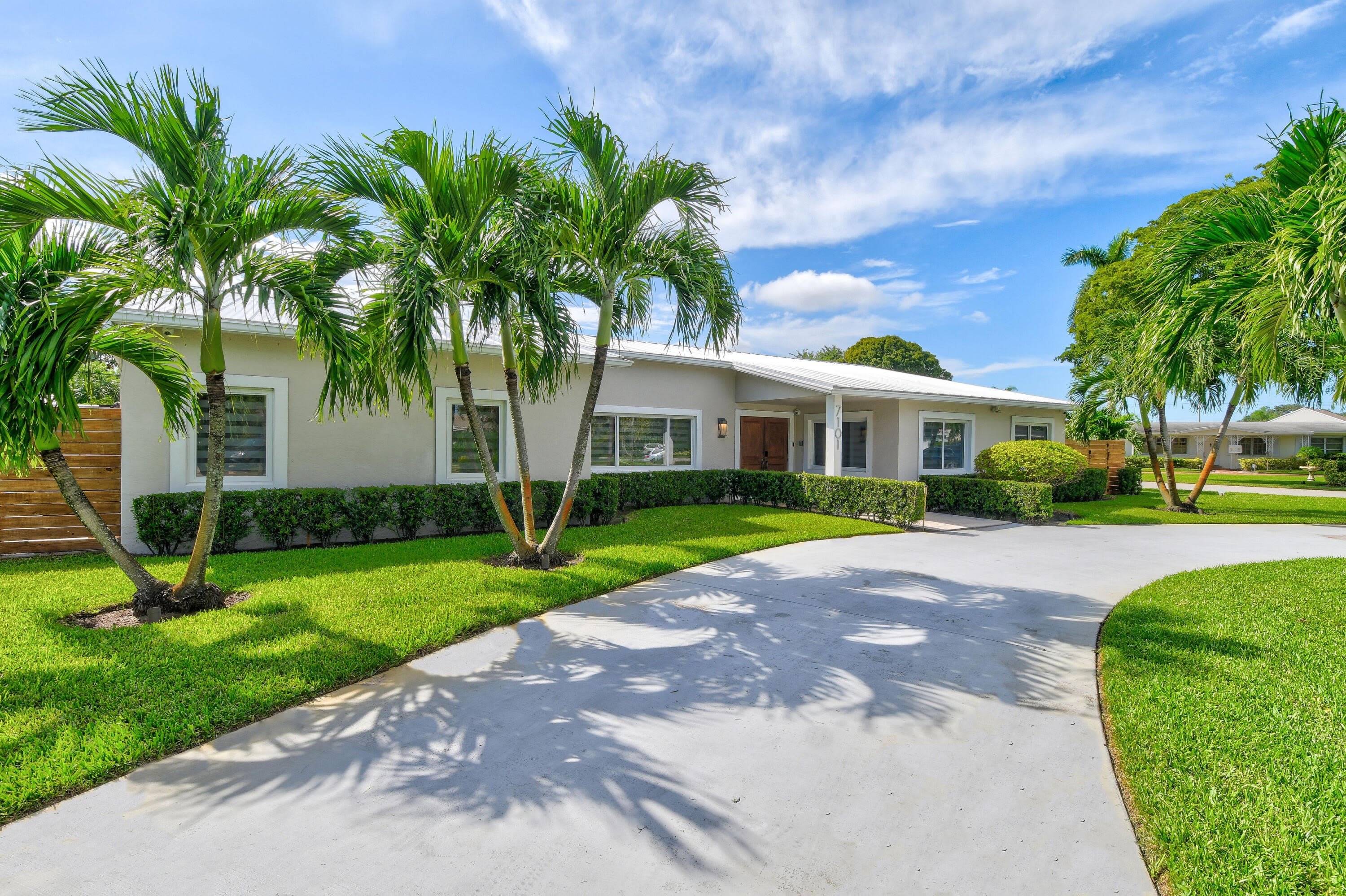 7101 W Lake Drive – photo 1