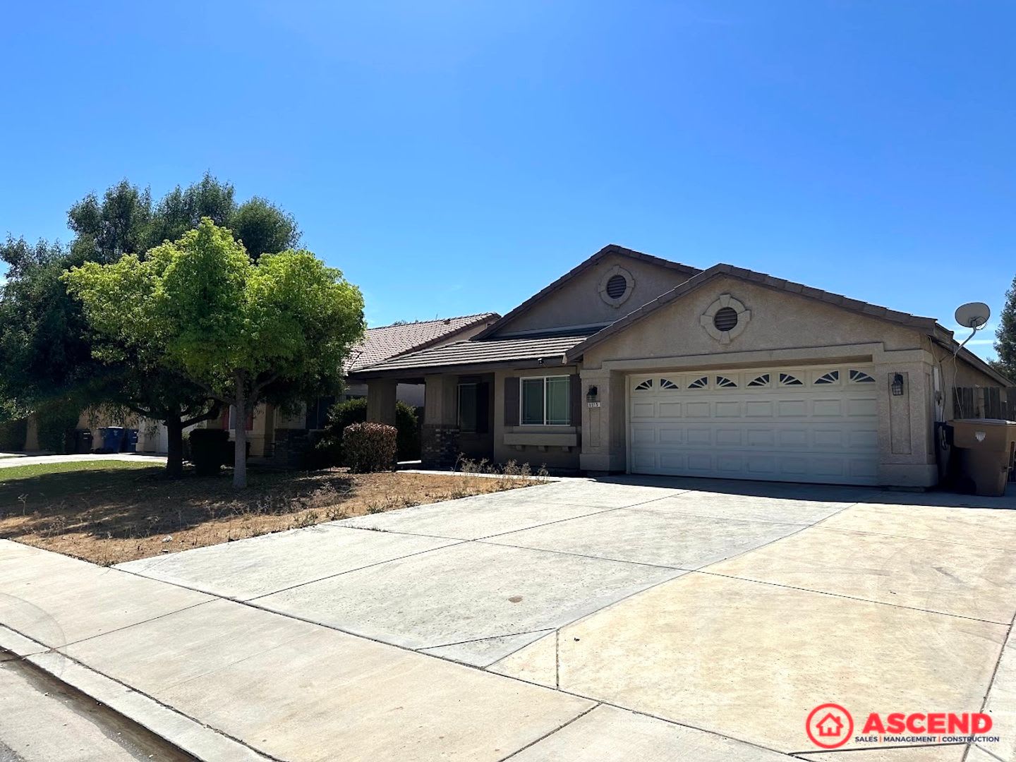 Spacious 3BR/2BA Home – 1,839 Sq Ft with Garage & Gardener Included! – photo 2