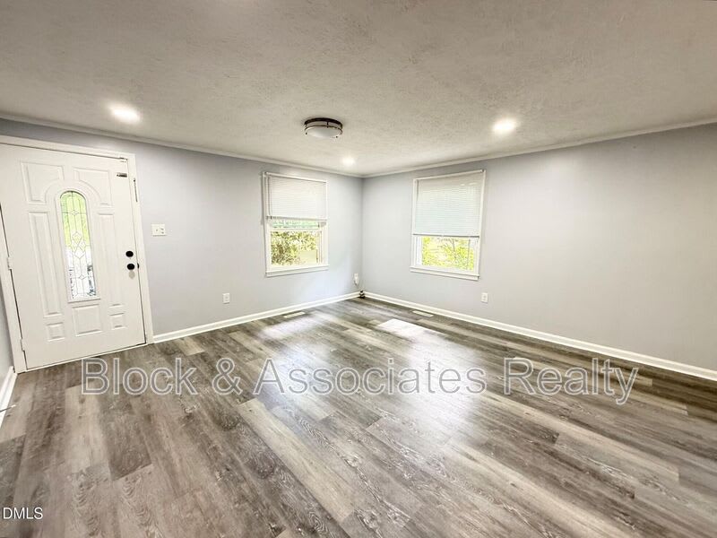 801 Carter Ave – photo 3