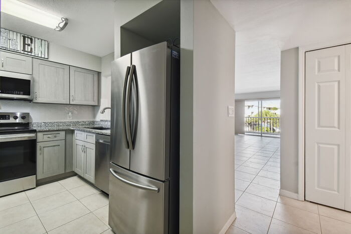 5557 Sea Forest Drive – photo 4