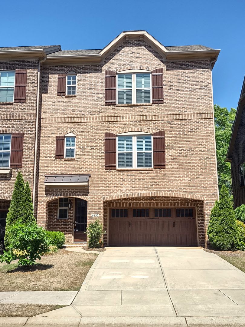 Luxury Townhome Available in the Fairway Row Community! – photo 1