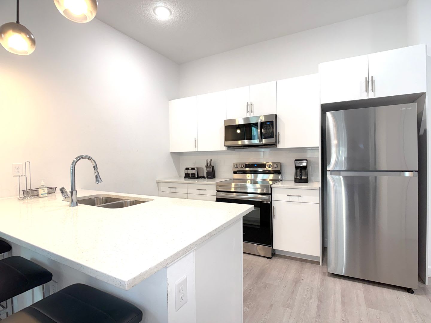 Fully Furnished & Move-In Ready – Lawn Care, Pool Maintenance, and Pest Control are Included! – photo 4
