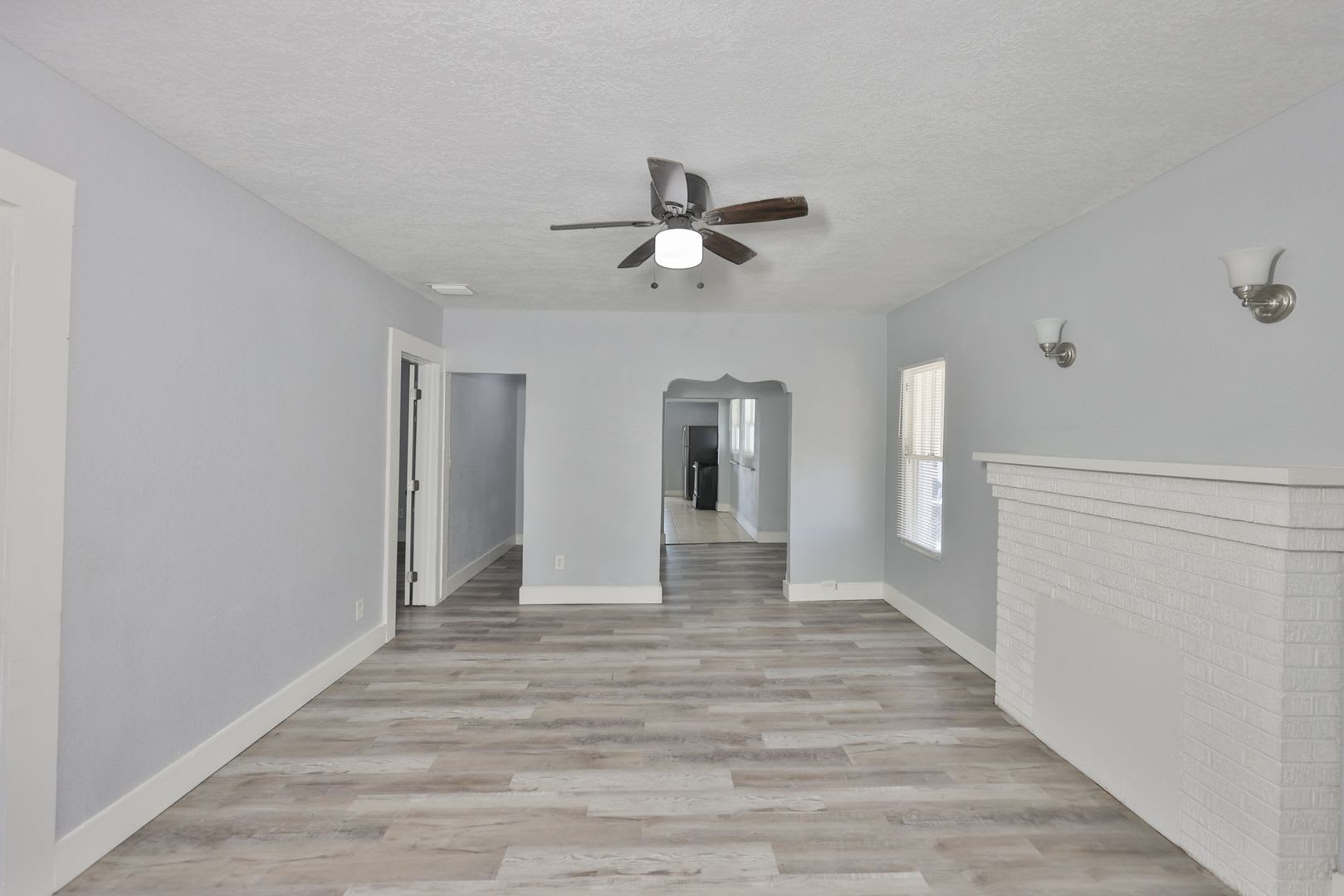 Exquisite Remodeled Retreat 4 Bed 1 Bath Gem In St Petersburg – photo 5