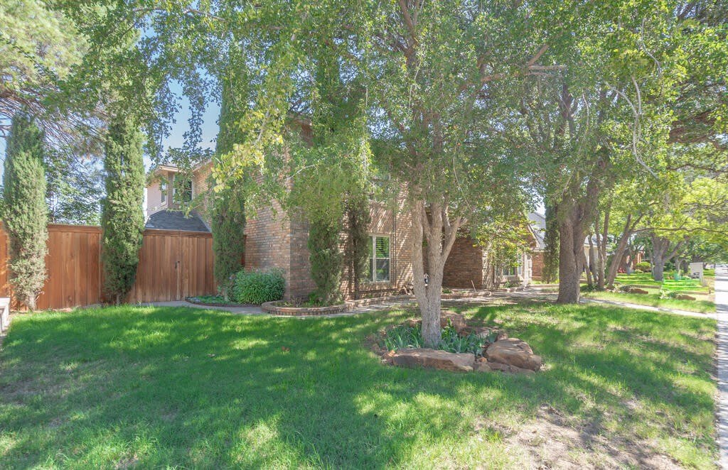 1822 Dukes Dr – photo 2