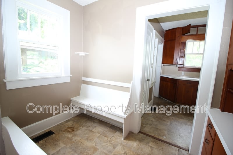 8211 Rugby Avenue – photo 5