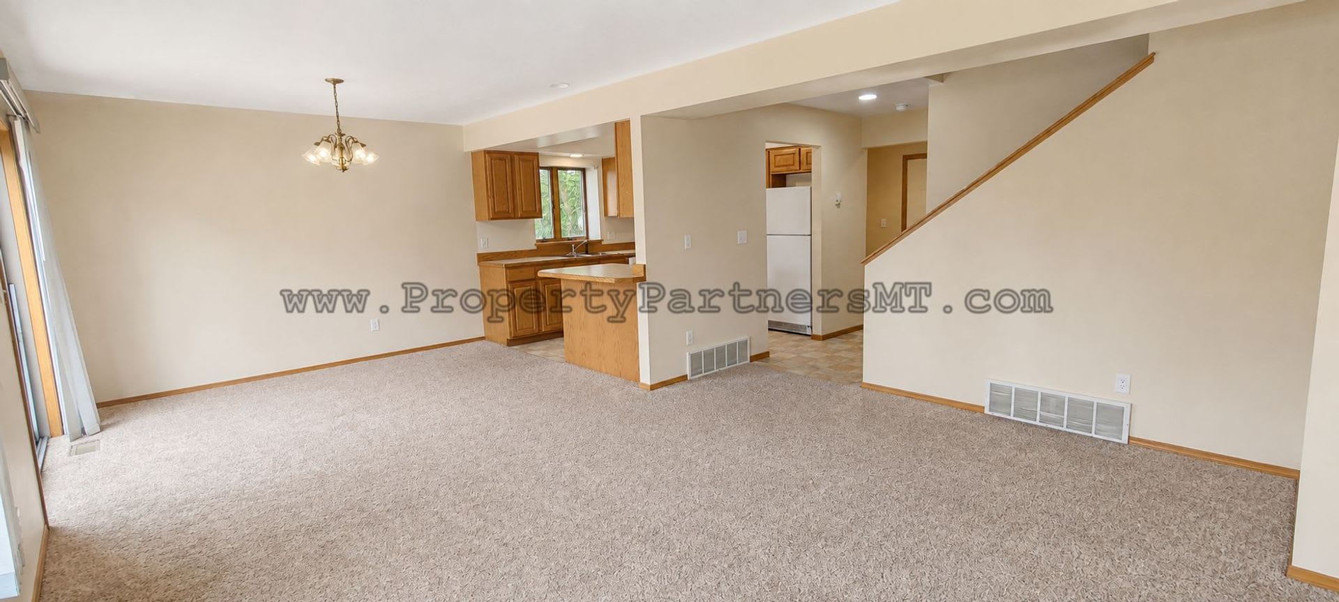 Spacious 3 Bed/2.5 Bath Duplex with Garage! – photo 2