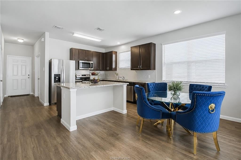 982 Crossing Drive – photo 3