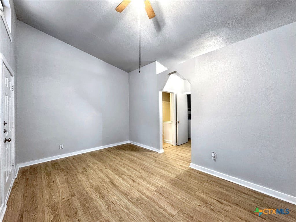 1108 W Mccarty Lane – photo 4