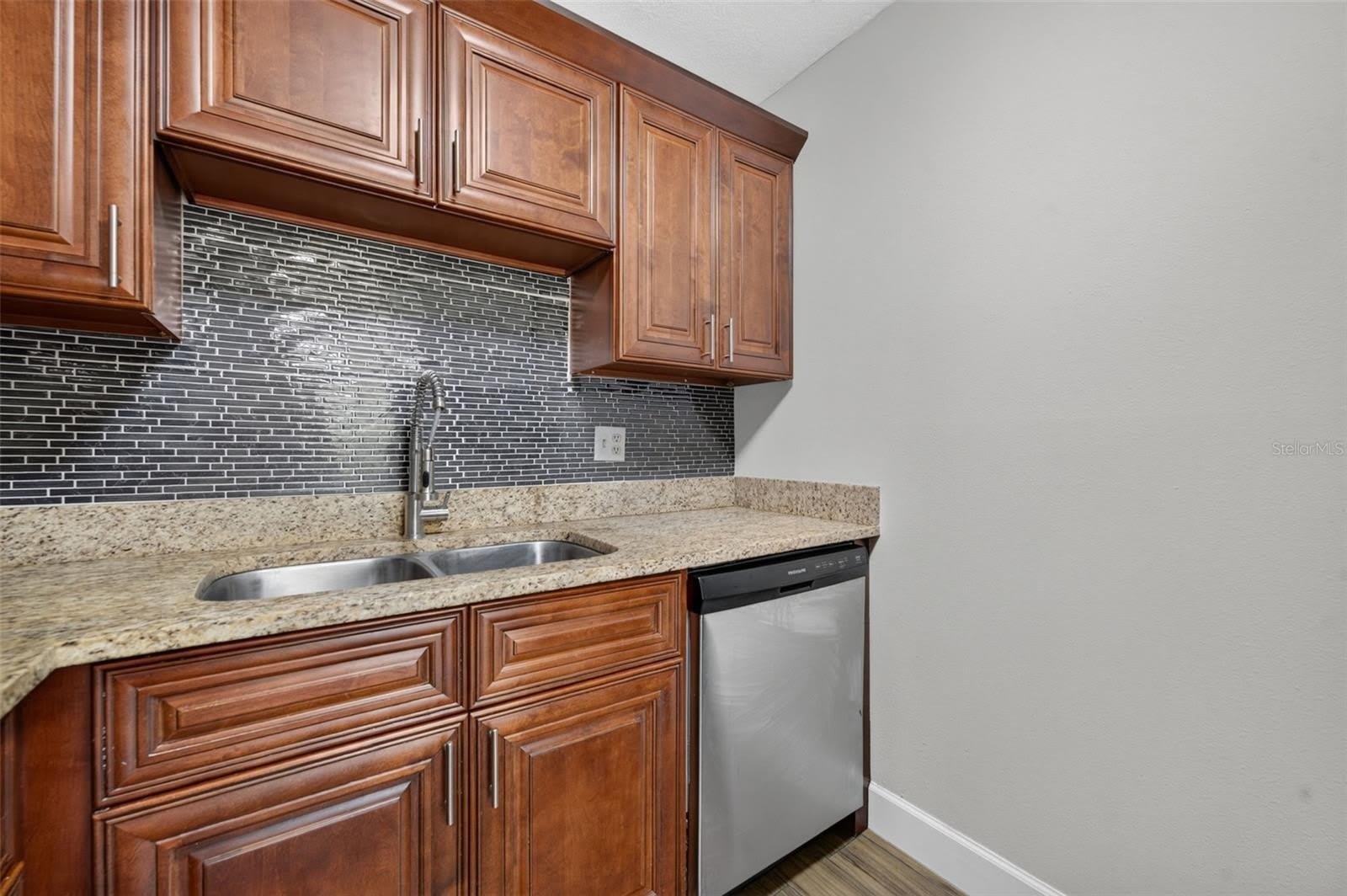 118 W America Street – photo 4
