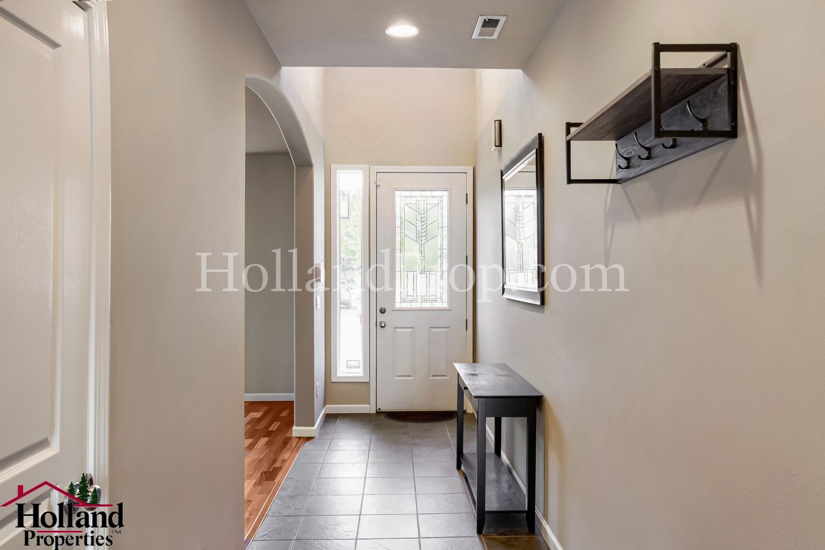 Modern Comfort Meets Prime Beaverton Living! ** NEW PRICE $2,995 AND REDUCED SECURITY DEPOSIT ** – photo 4