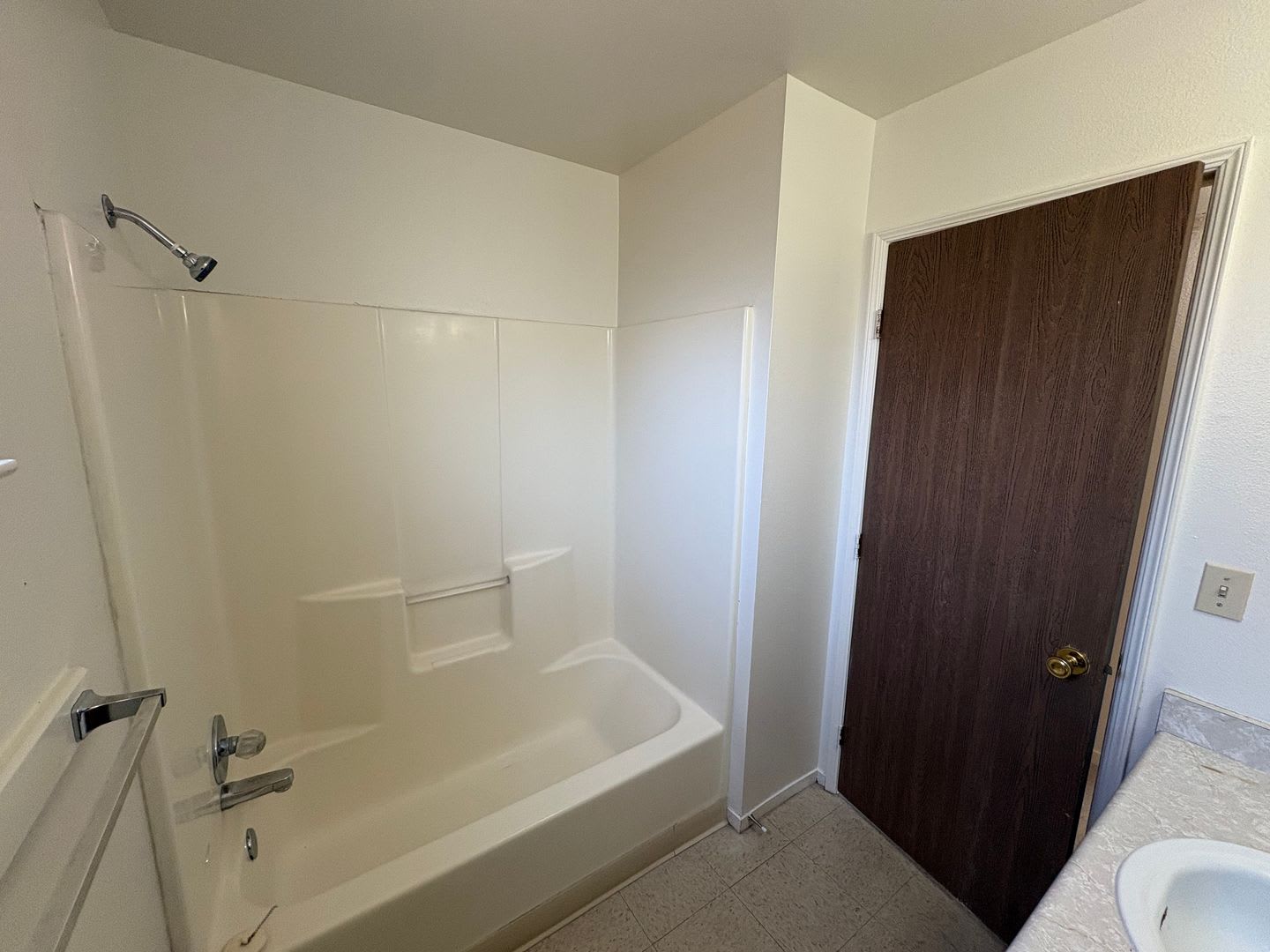 NW Visalia Home with Alley Access Rent Ready! – photo 5