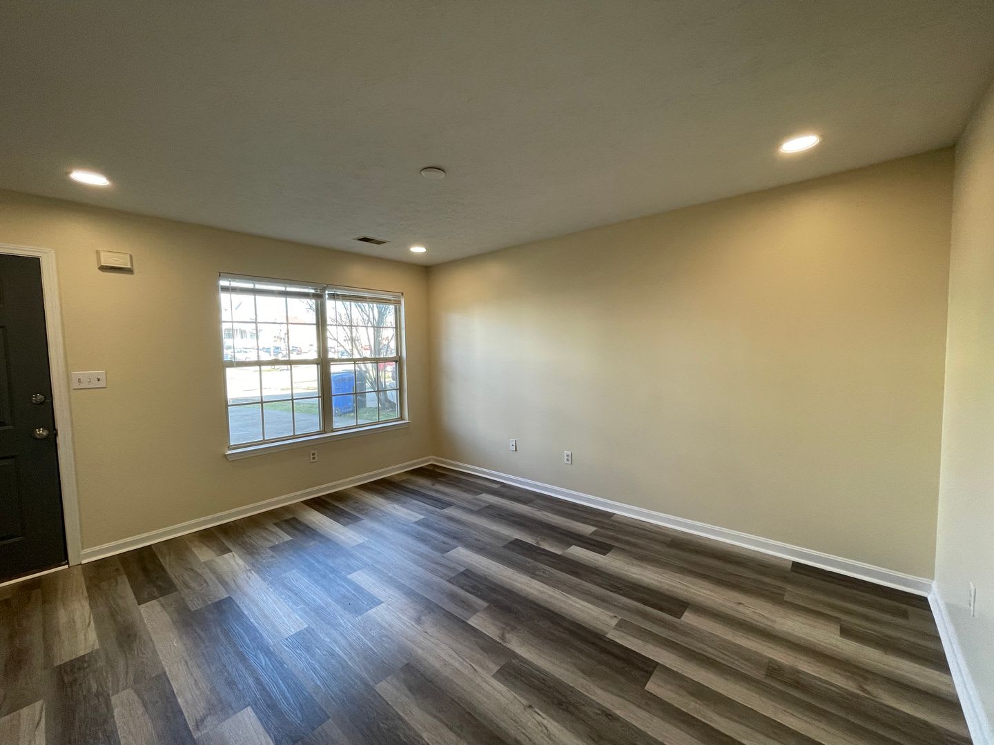 COMING SOON! Beautiful Townhouse! All Electric, Off-Street Parking, Washer/Dryer – photo 3