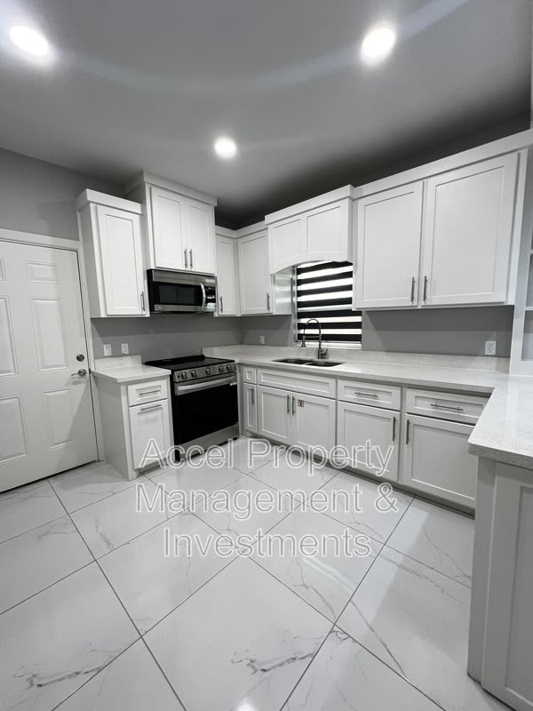 1122 Country Club Drive – photo 3
