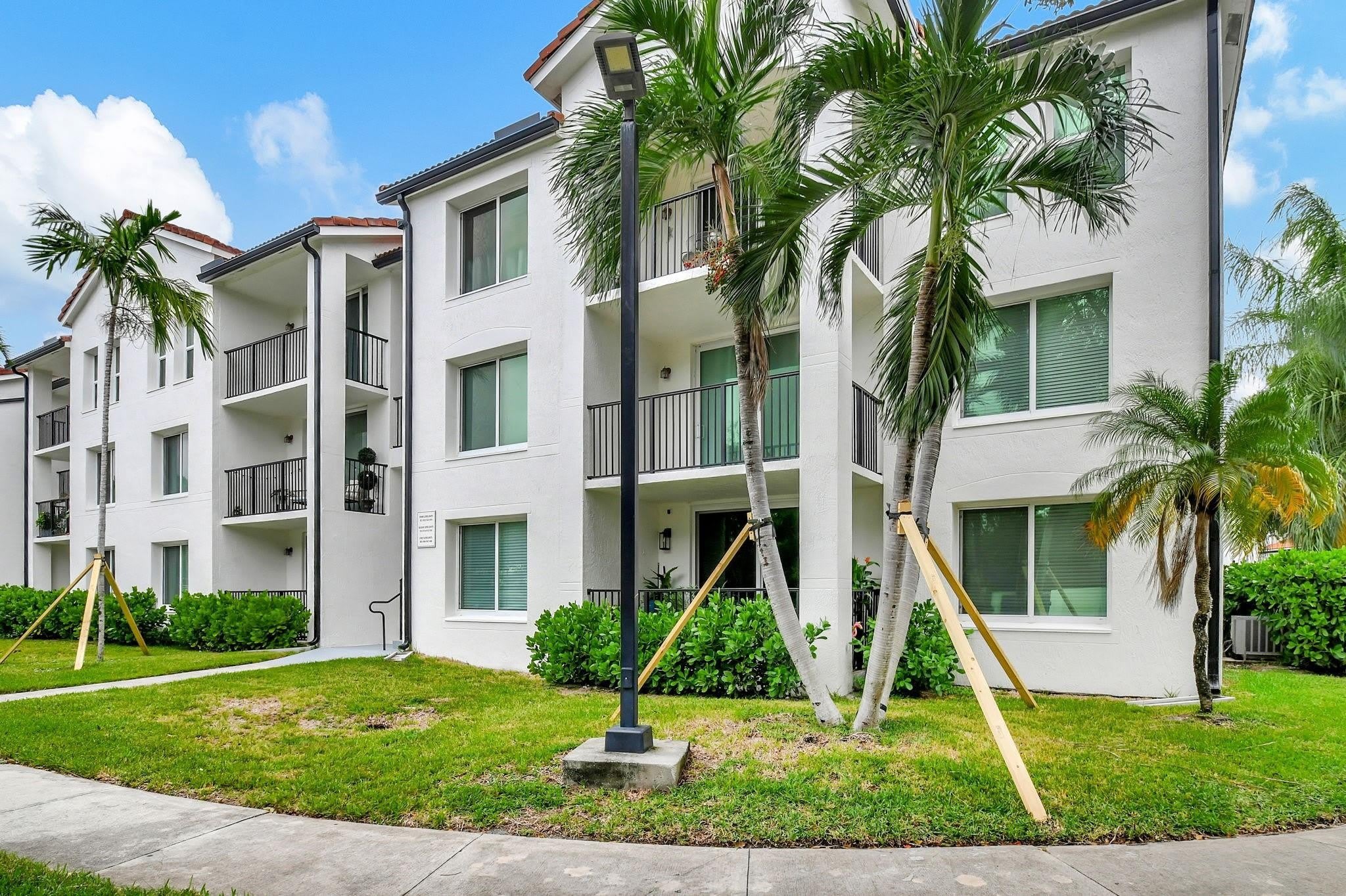 703 VILLA Circle – photo 1
