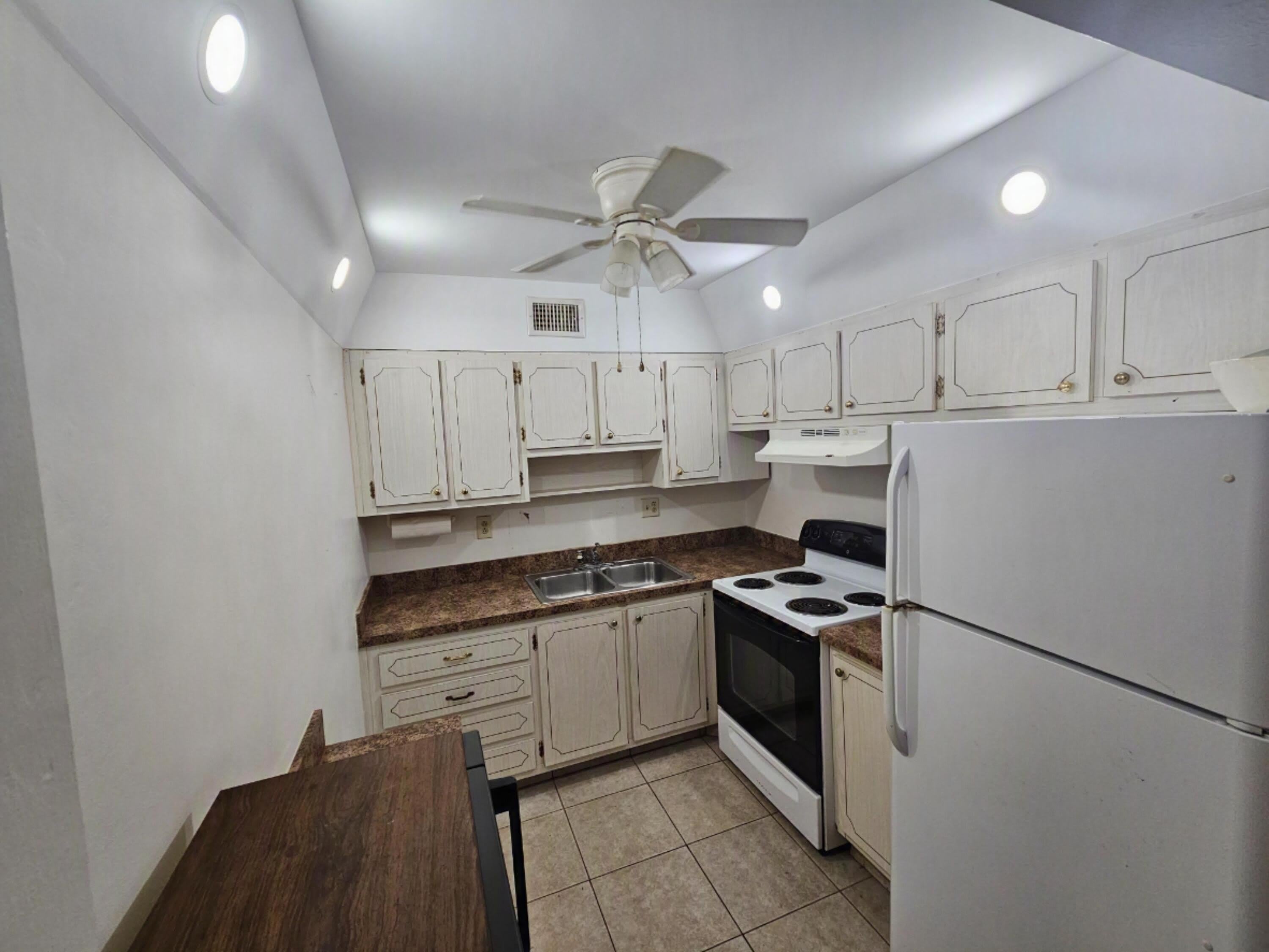 2381 Sunset Avenue – photo 3
