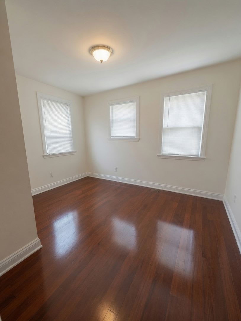 Charming 4 Bedroom No Broker Fee – photo 2