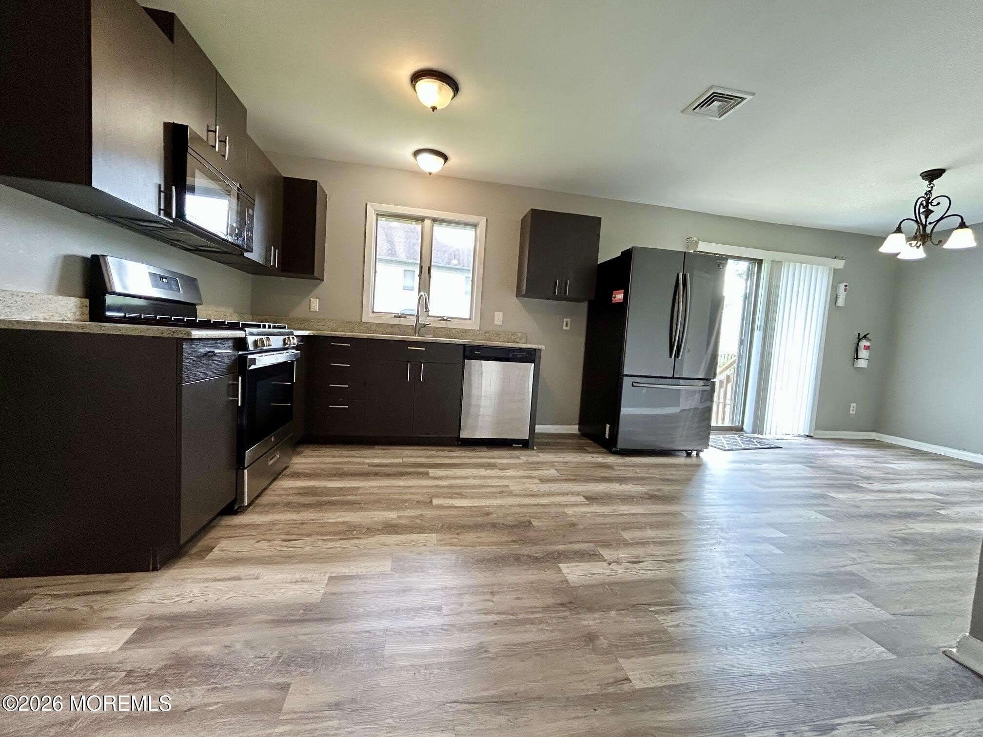302 Center Street – photo 5