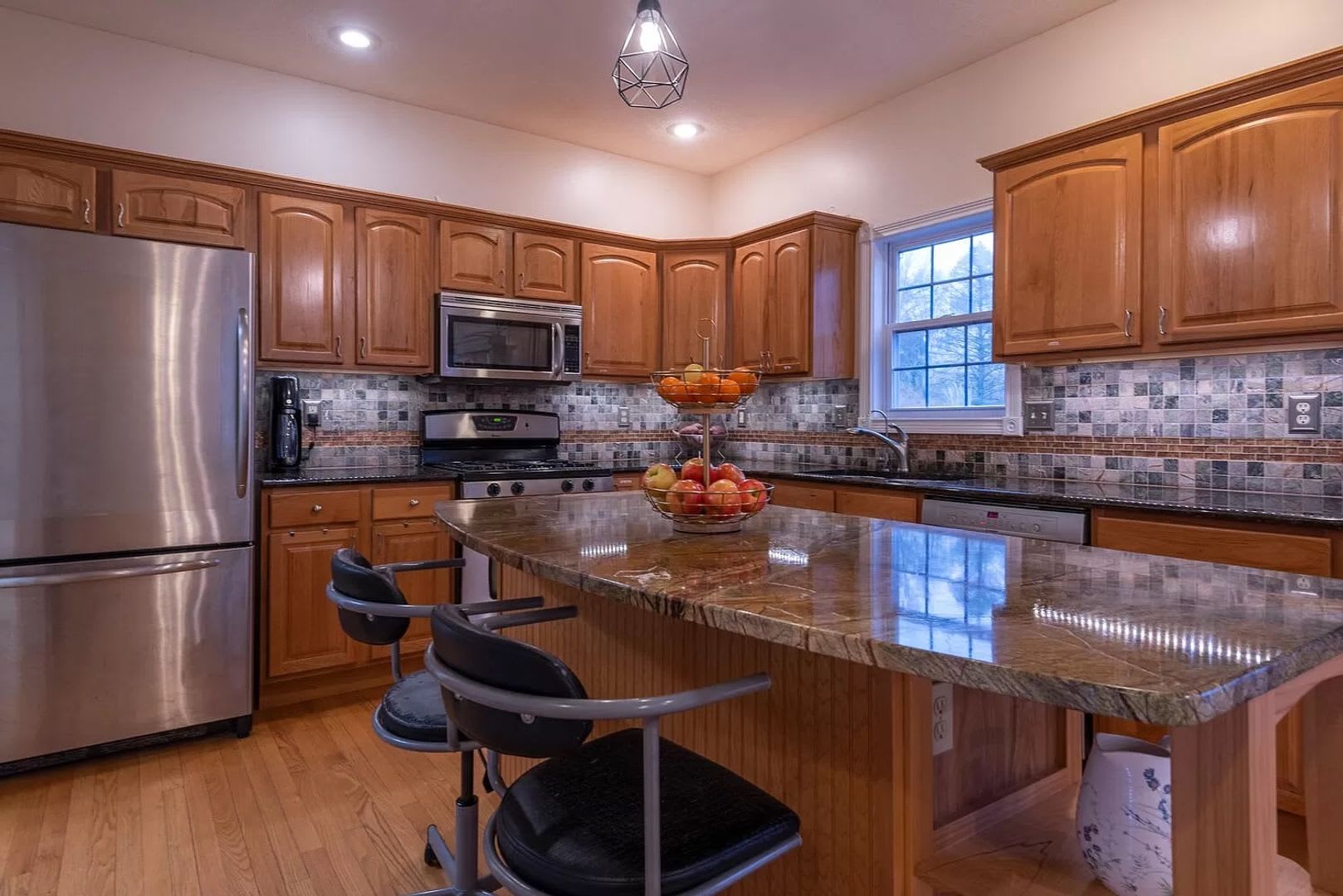 Must See Bright Spacious Home With Tons Of Charm – photo 5