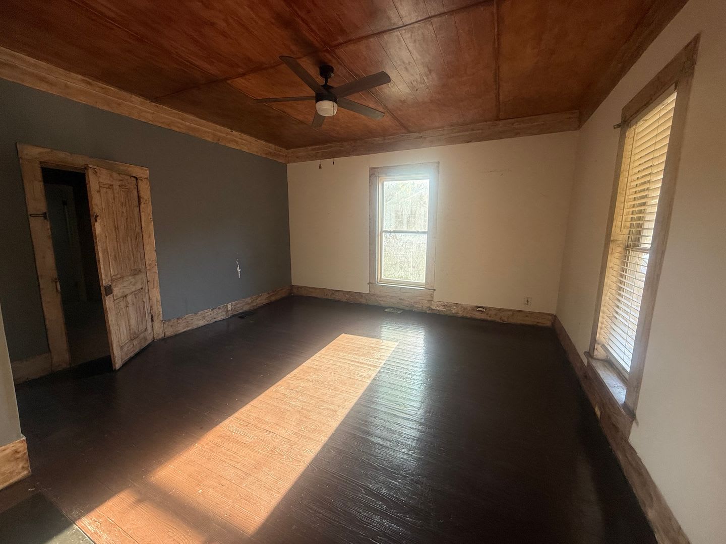 2 Bedrooms, 1 Bathroom – photo 2