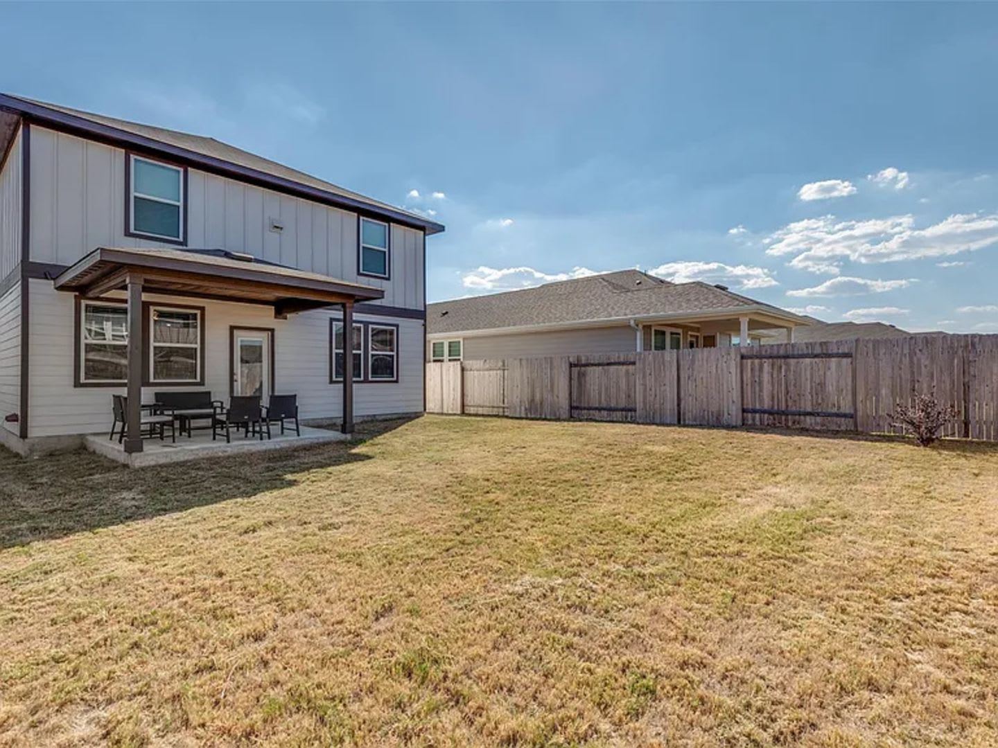 Spacious 4Br House In Buda – photo 2