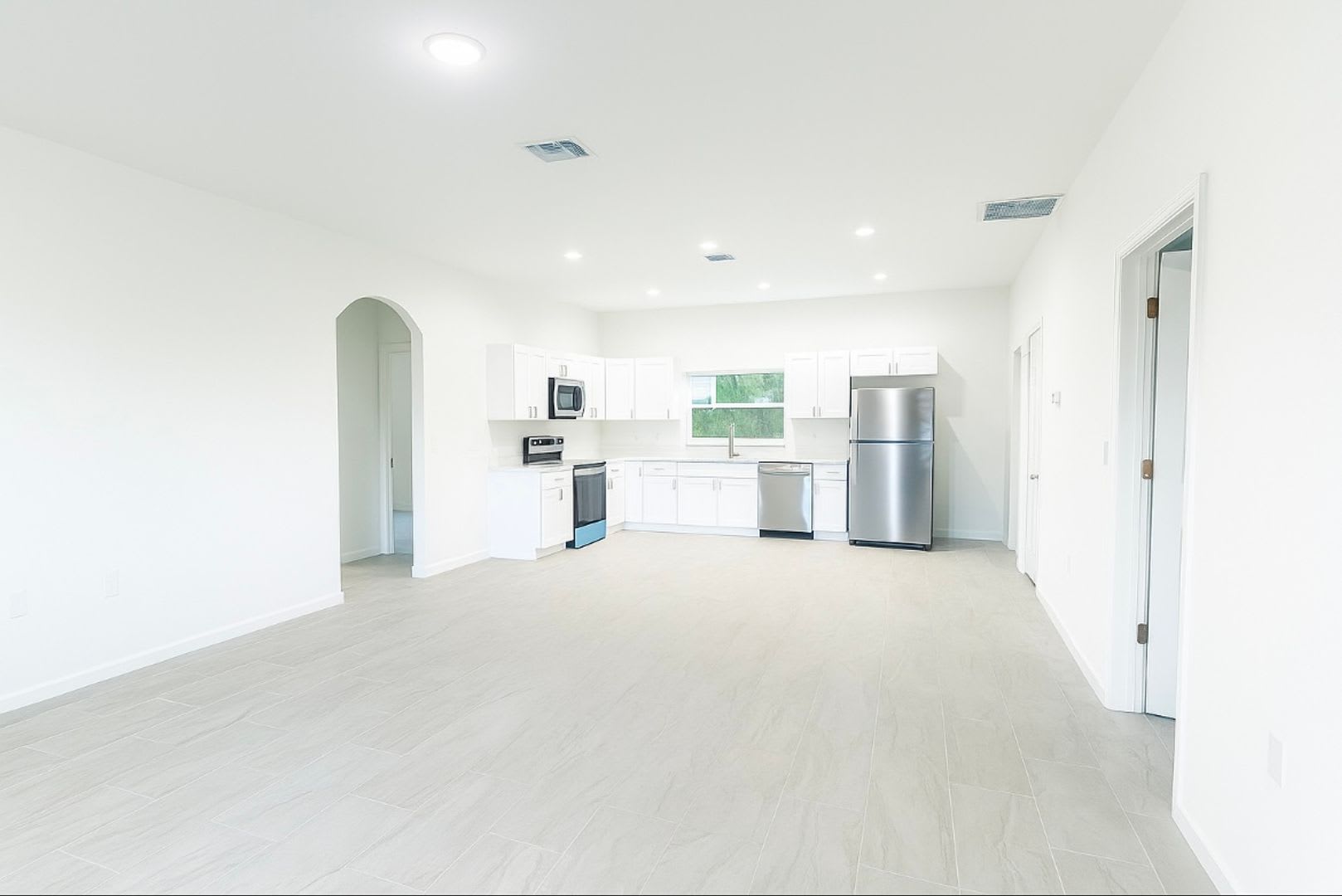 Brand New 3 Bed / 2 Bath Rental in Cape Coral – photo 4