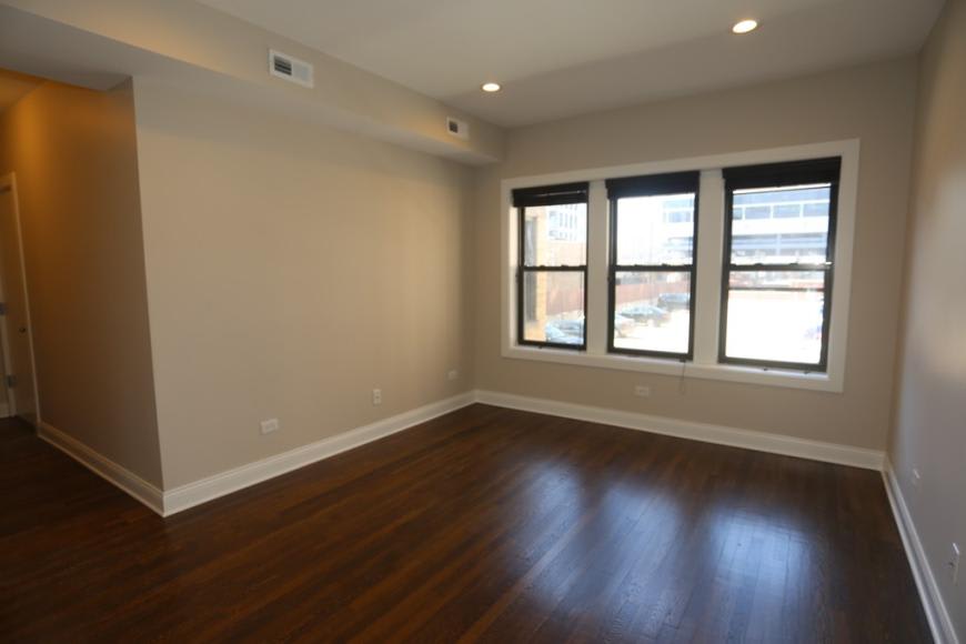 527 W Barry – photo 2