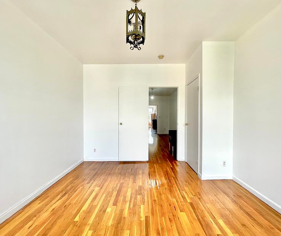 260 Irving Ave Apt 3R – photo 2