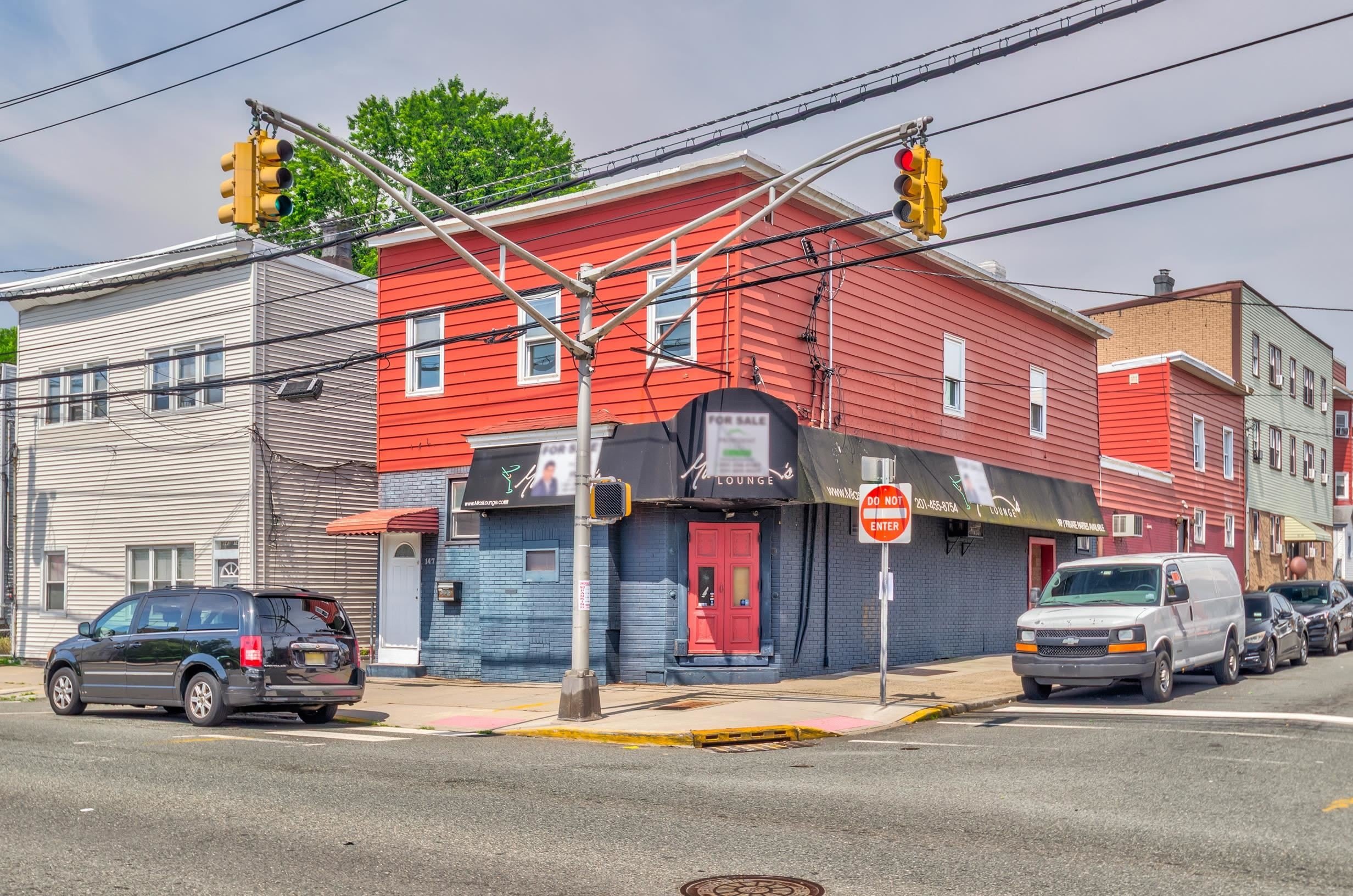147 AVENUE E – photo 1
