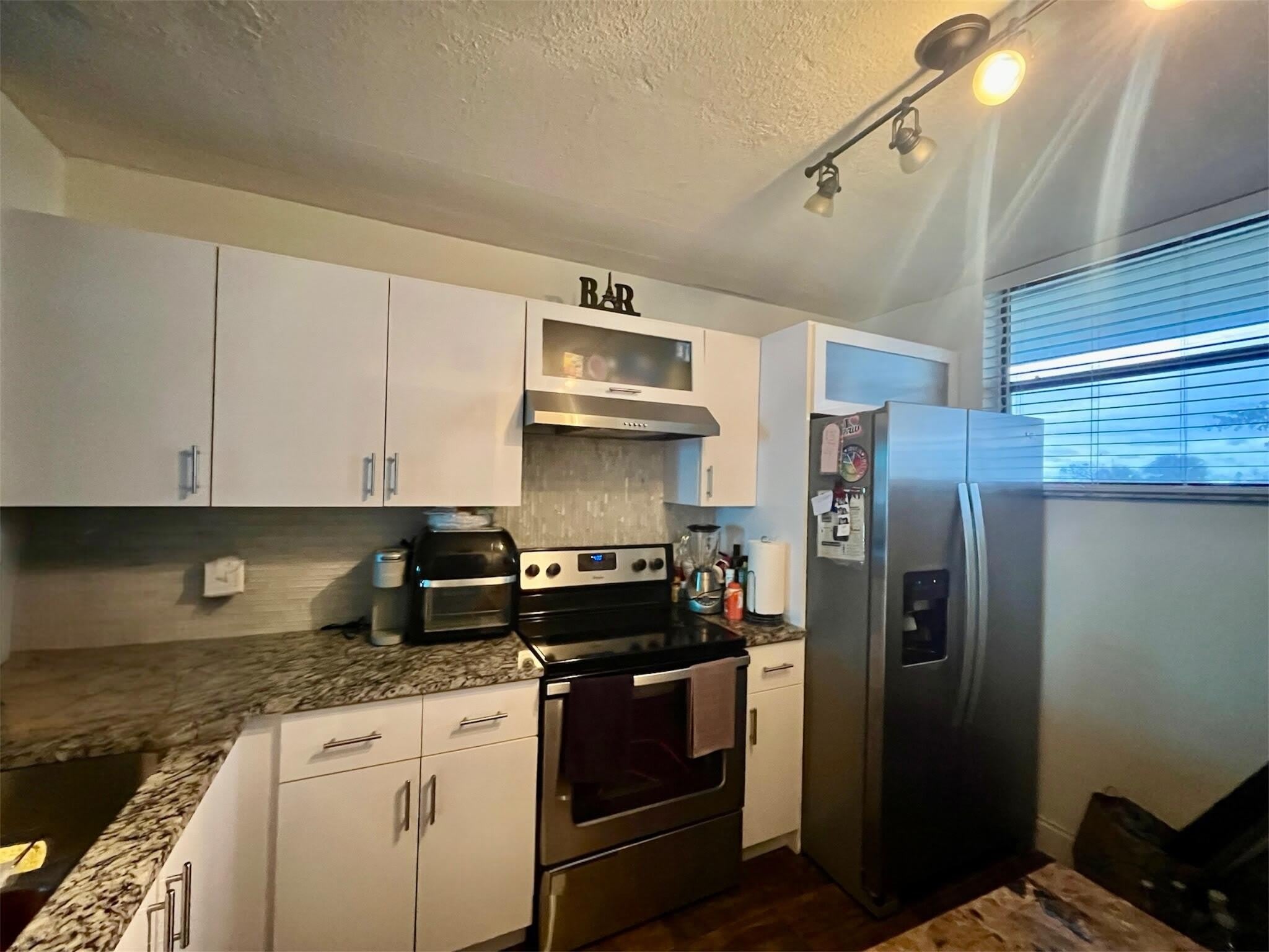 113 Lake Emerald Drive – photo 2