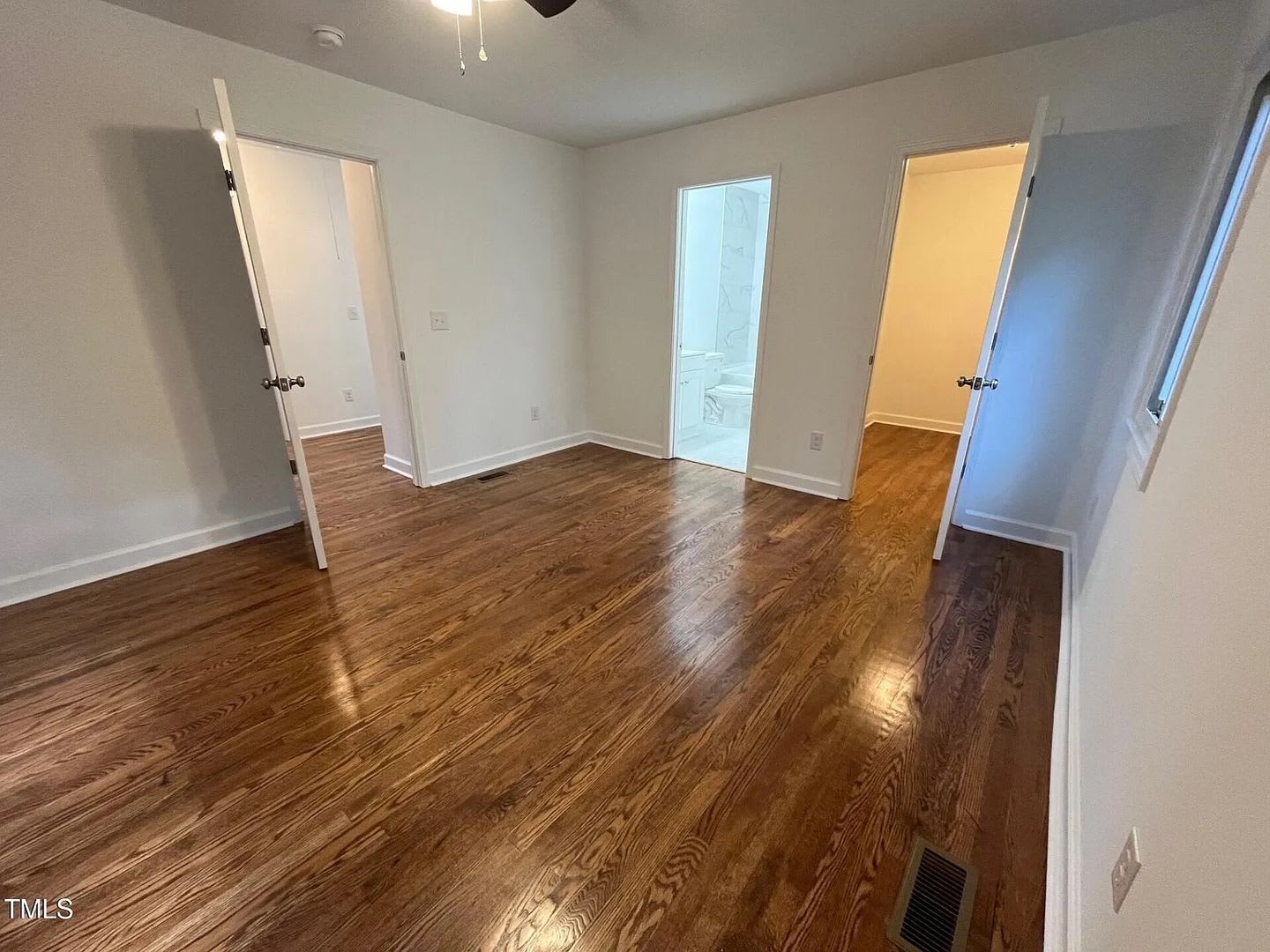 Room in 6 Bedroom Home at Forge Rd – photo 4