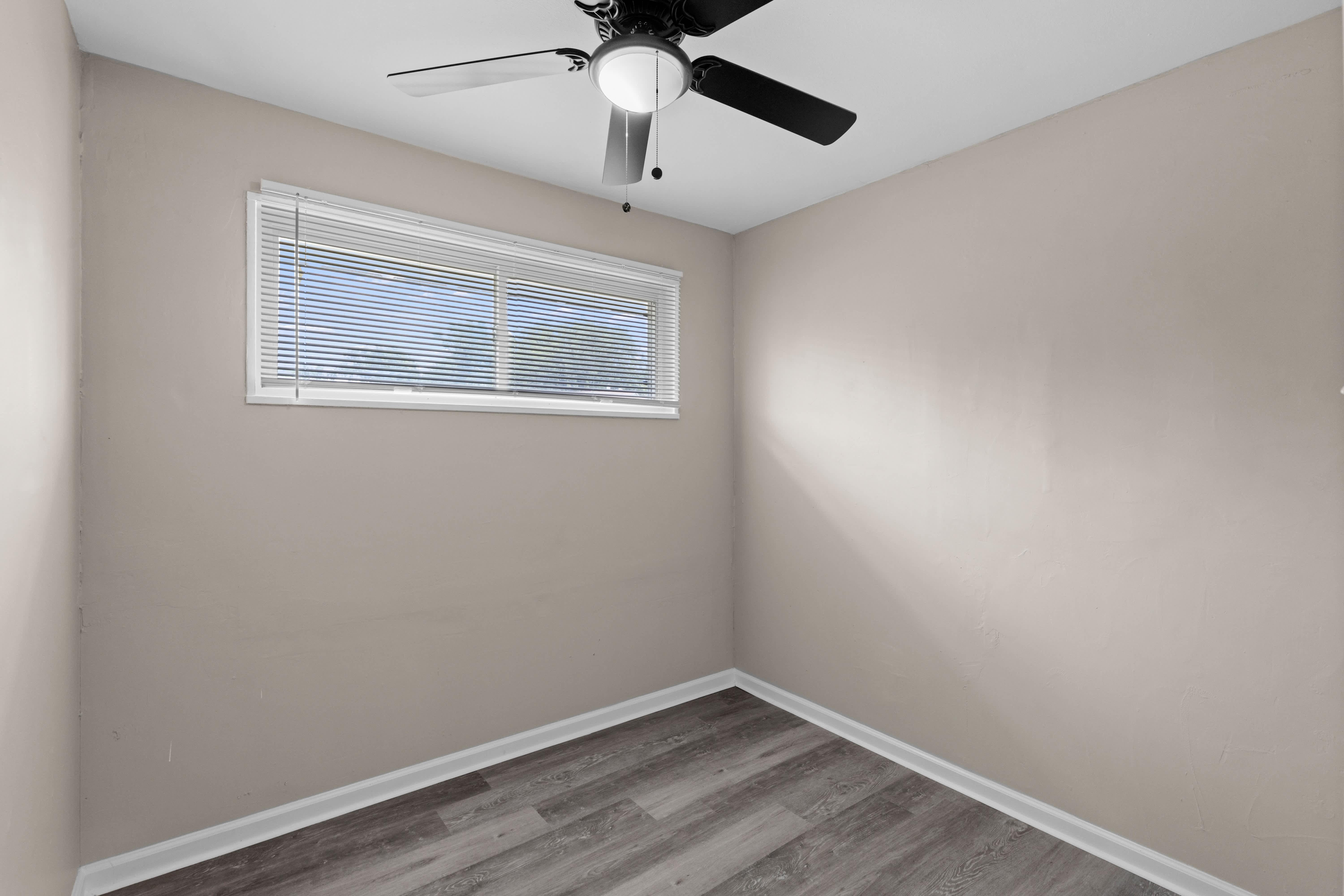5677 Parchester Dr – photo 2