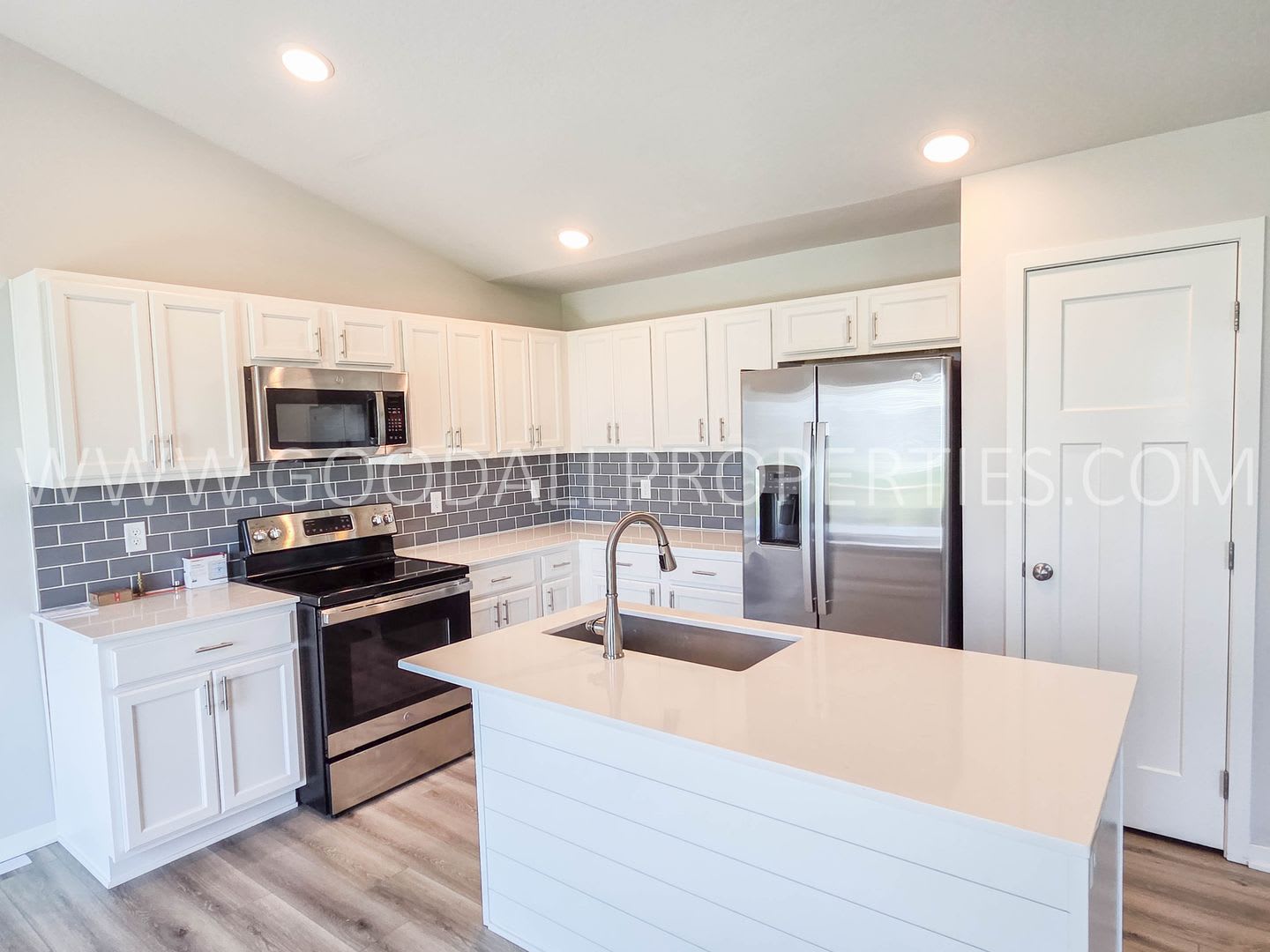 Beautiful Clive Ranch in Waukee Schools with 2-Car Garage & Modern Finishes – photo 2