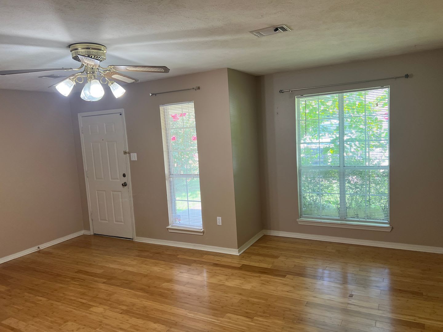 3 Bed 2 Bath Duplex – photo 2