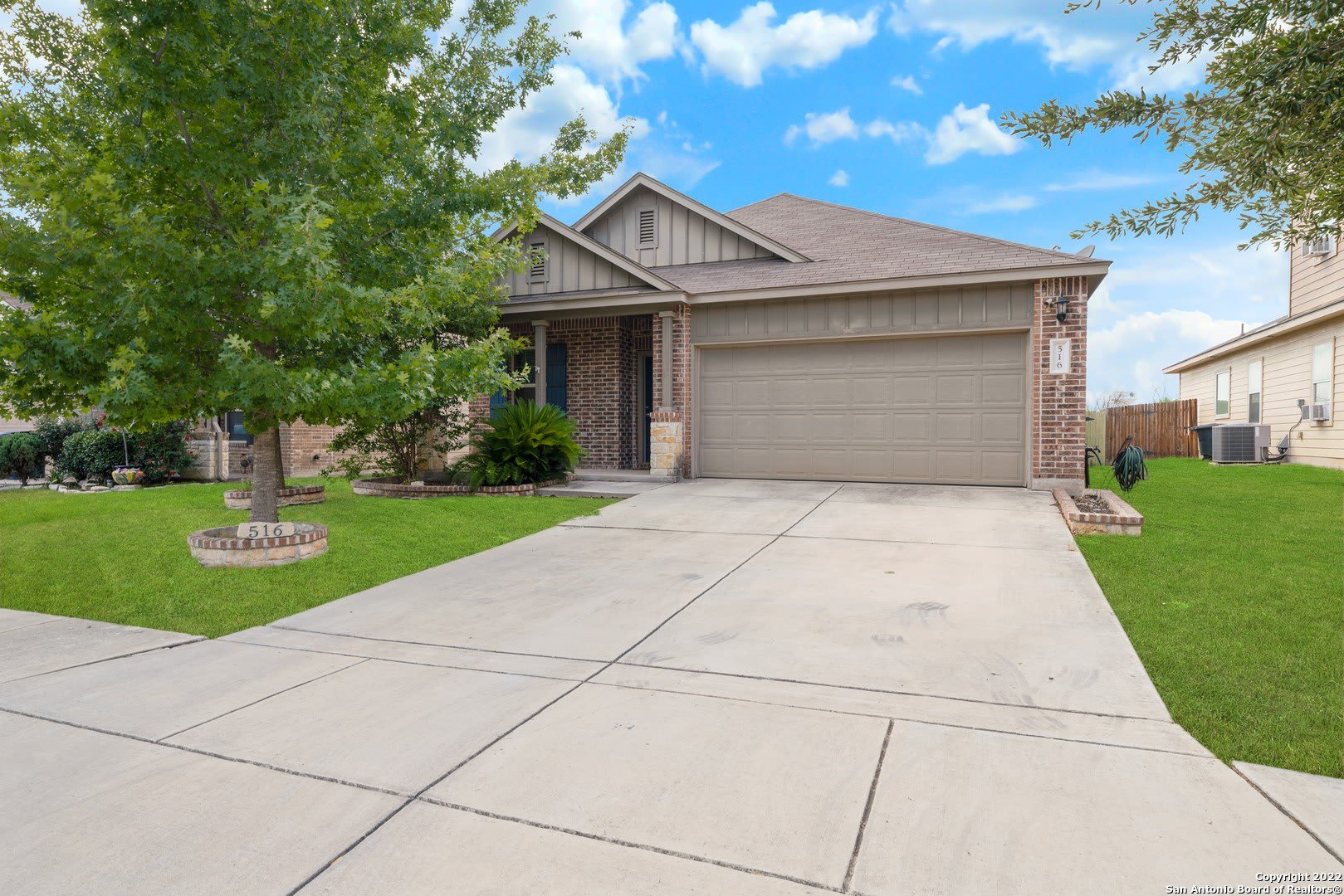 516 STONEBROOK DR – photo 3