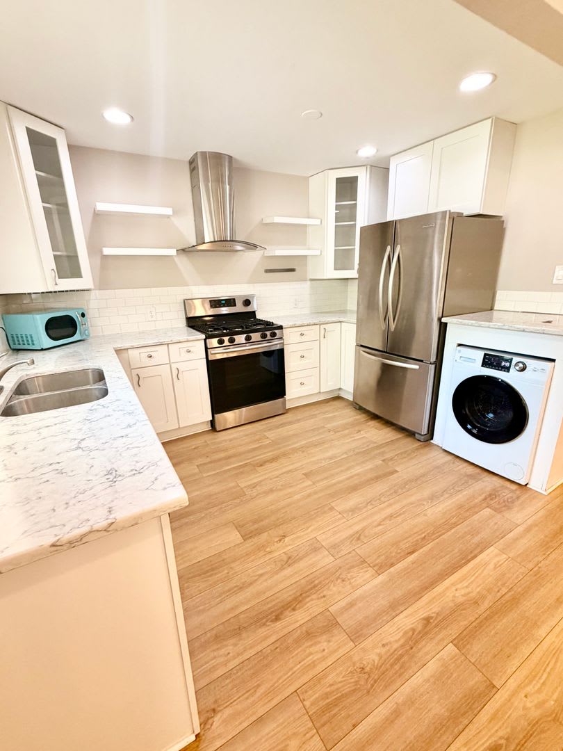 Stylishly Updated 2Br Townhome Near City Park Denver – photo 4