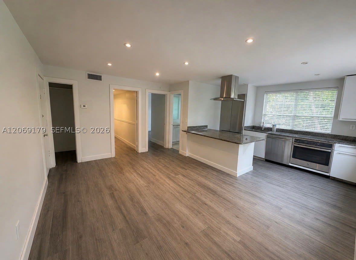 940 7th St – photo 2