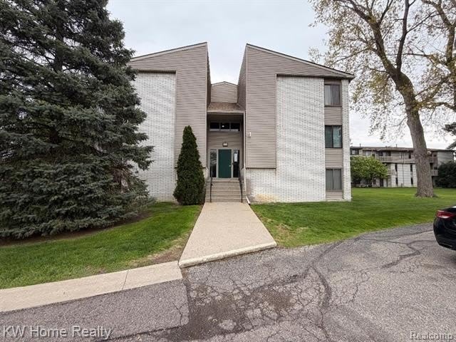 32005 W 12 Mile Road – photo 2