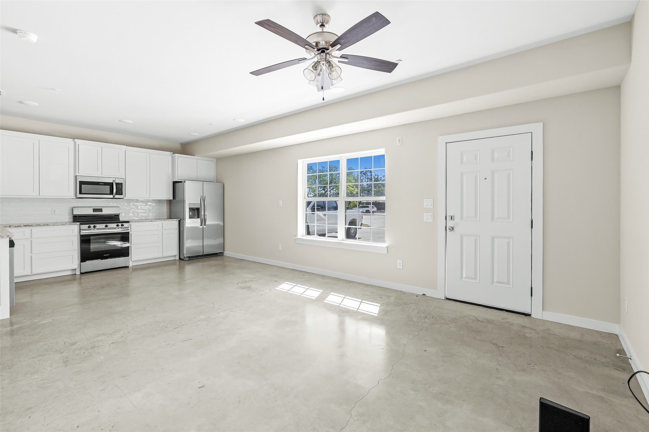 2290 W Tarleton Street – photo 3