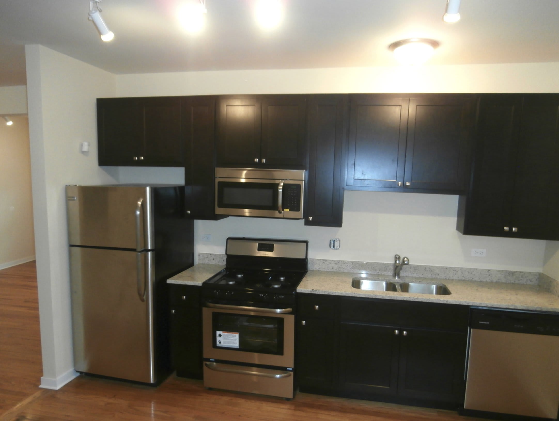6975 N Greenview Ave – photo 2
