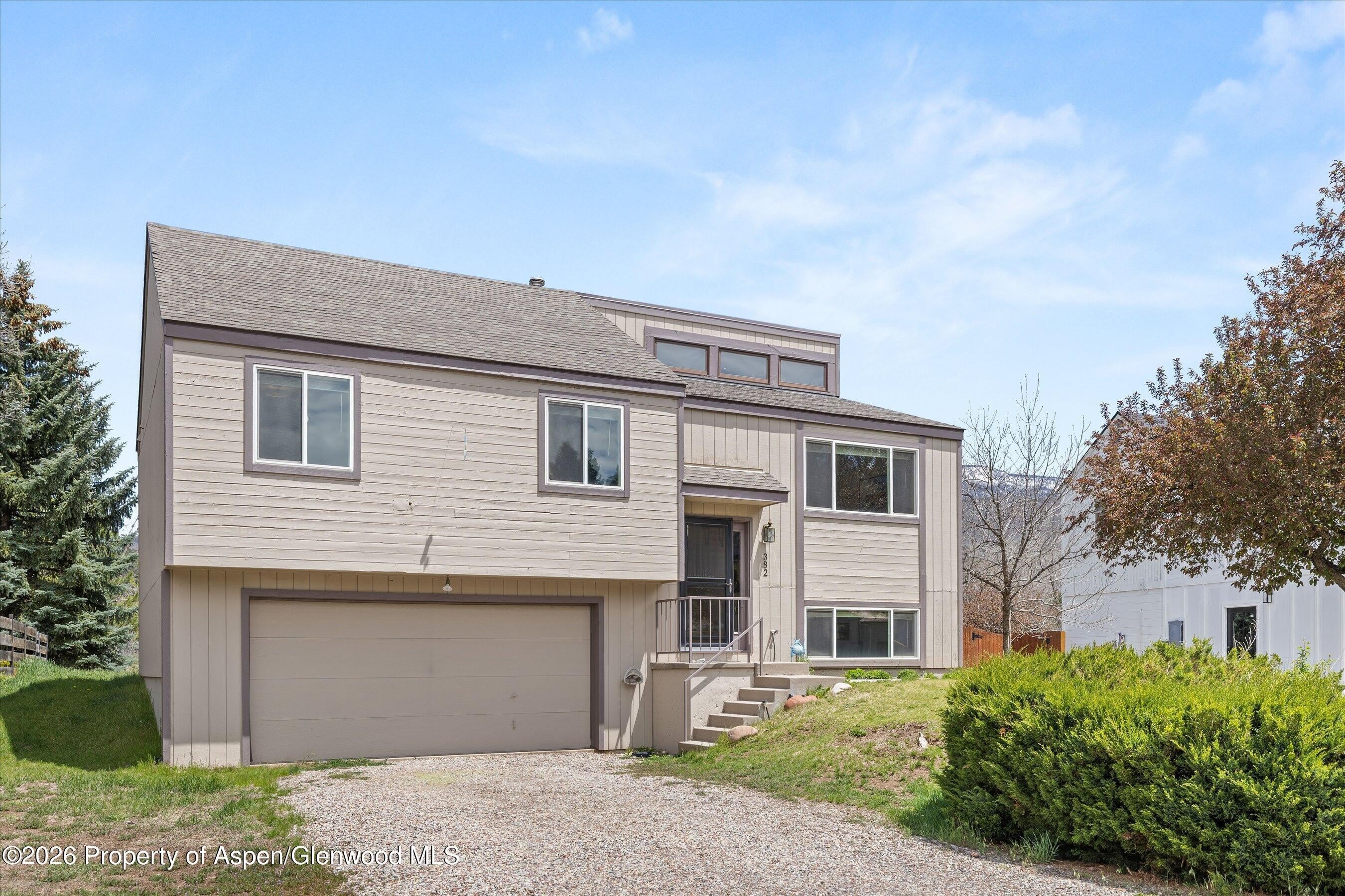 382 Summit Drive – photo 2