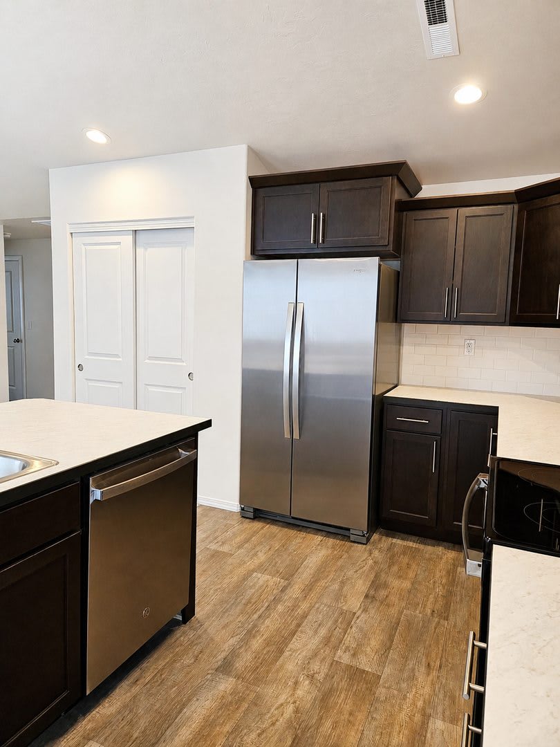 Beautiful Home with Large RV Pad and Premium Finishings – photo 3