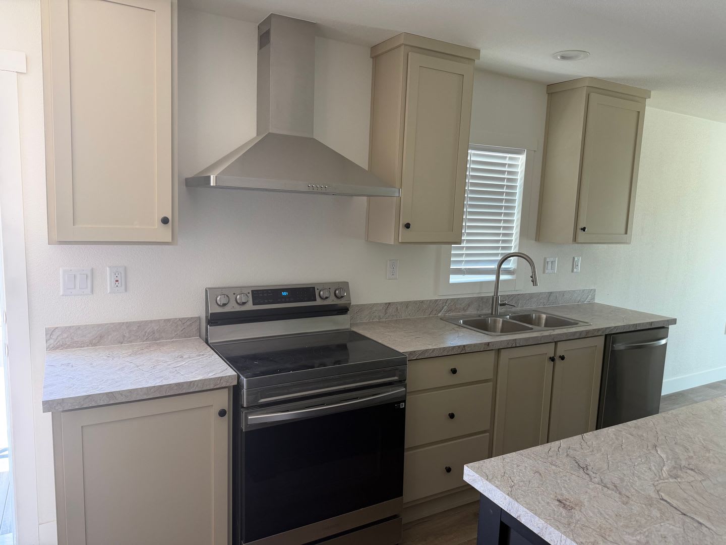 3 Bedroom 2 Bath Home Near Tropicana & Nellis – photo 3