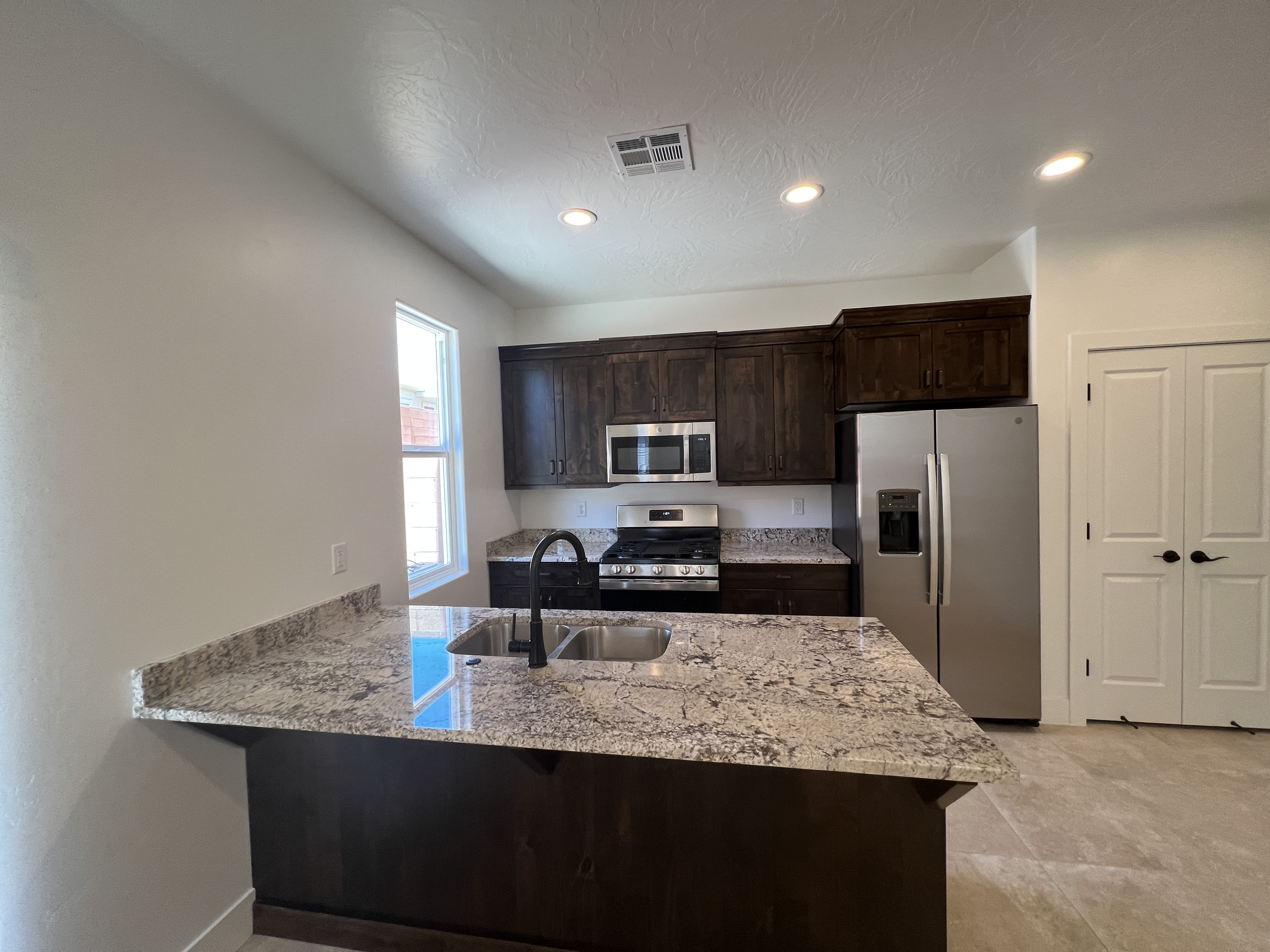 277 N 2480 W – photo 3