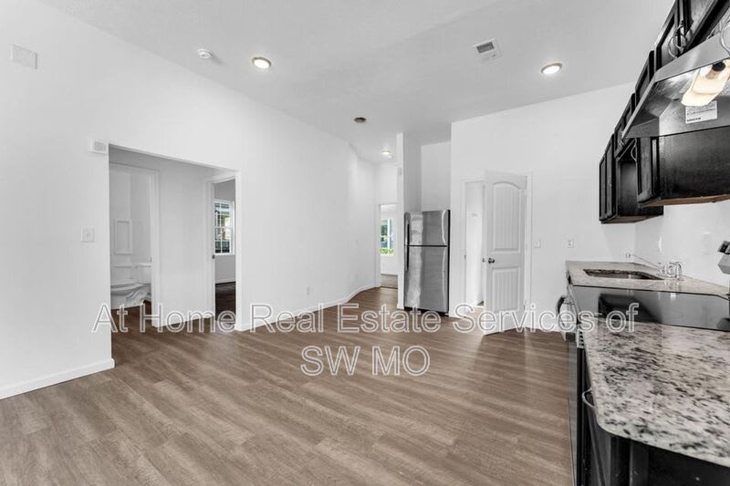 522 S Broadway Ave – photo 5