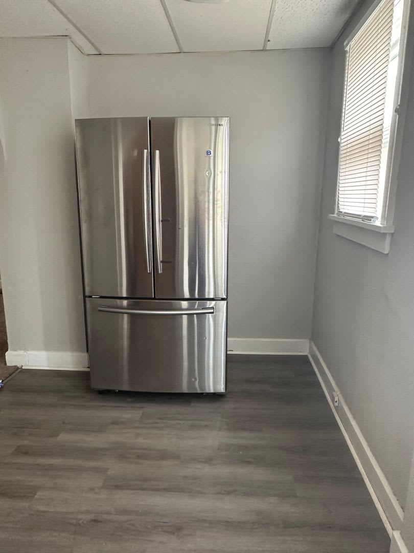 1122 W Rex St Walk To Ball State Spacious 4 Bed 1 5 Bath With In Unit Laundry Preleasing For August – photo 2