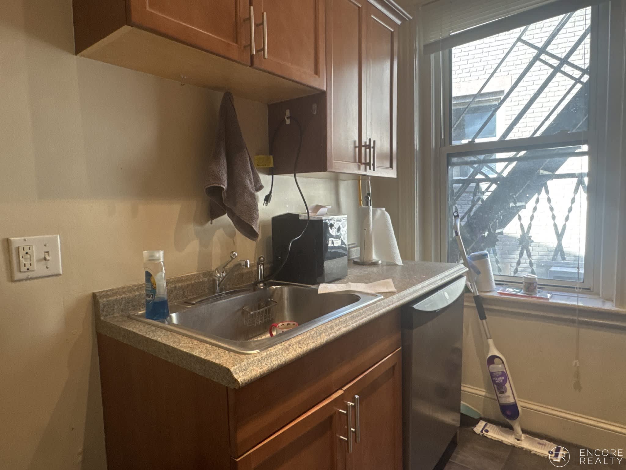 61 Park Dr – photo 2
