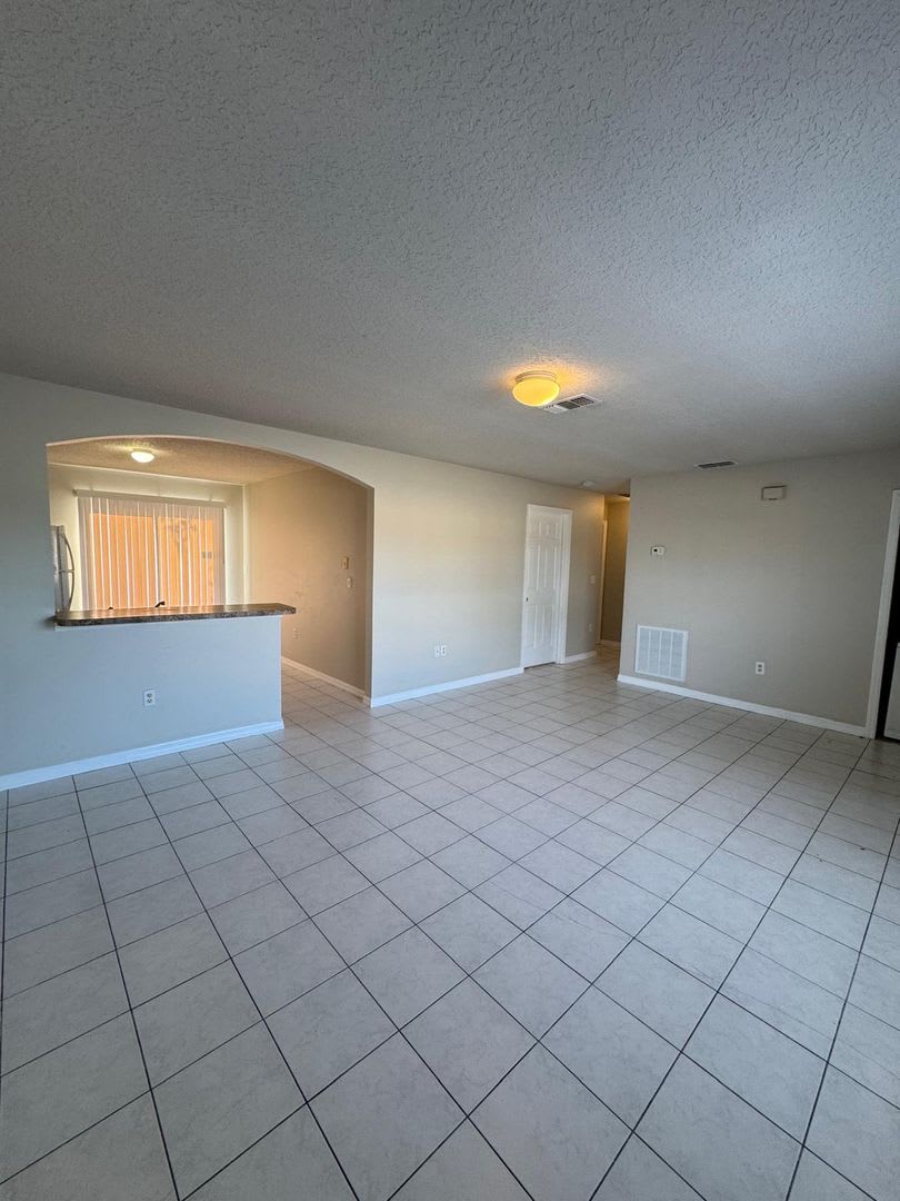 3 Bedroom, 1 bathroom Duplex Winter Haven! – photo 3