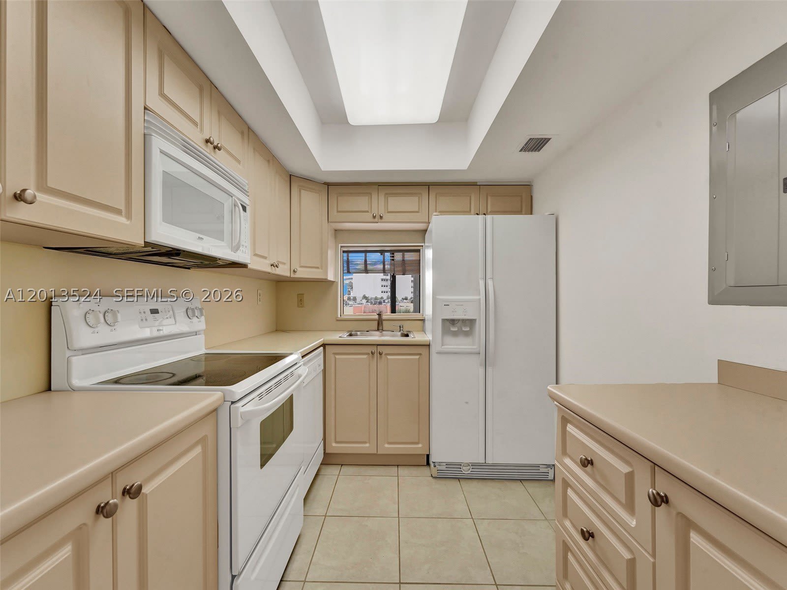9420 W Flagler St – photo 2