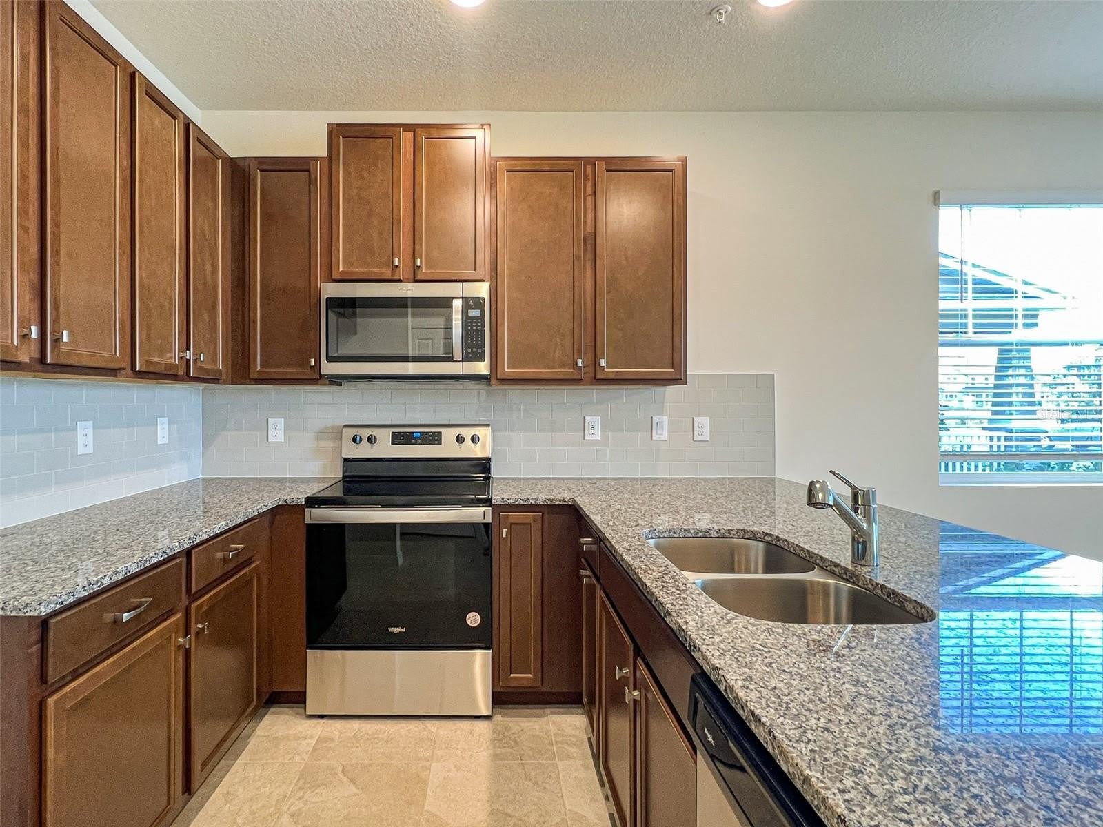 10227 HIGHLINE CREST Street – photo 3