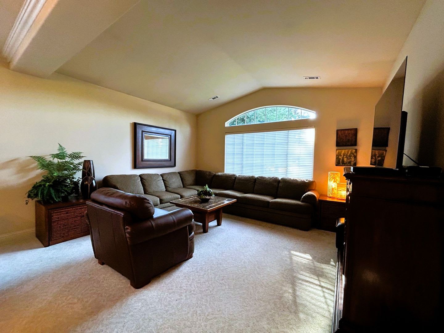 Beautiful 3 Bedroom 2 Bath Home On The River Hoa Community – photo 2
